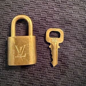 🌺Louis Vuitton Gold Padlock with Key #304🌺